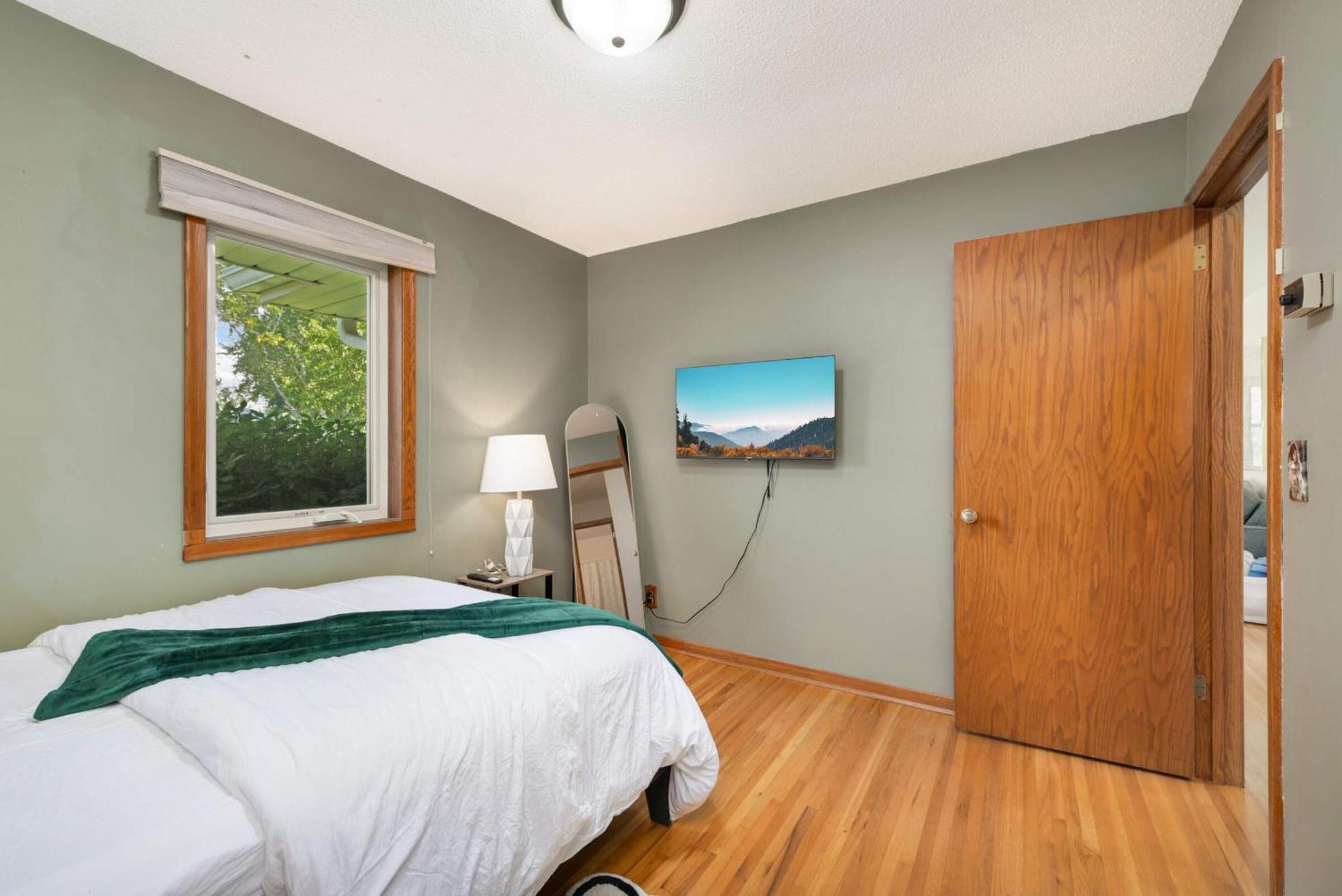 Cottage Grove Haven, Spacious 4-Bed, 3 Baths Retreat Luaran gambar