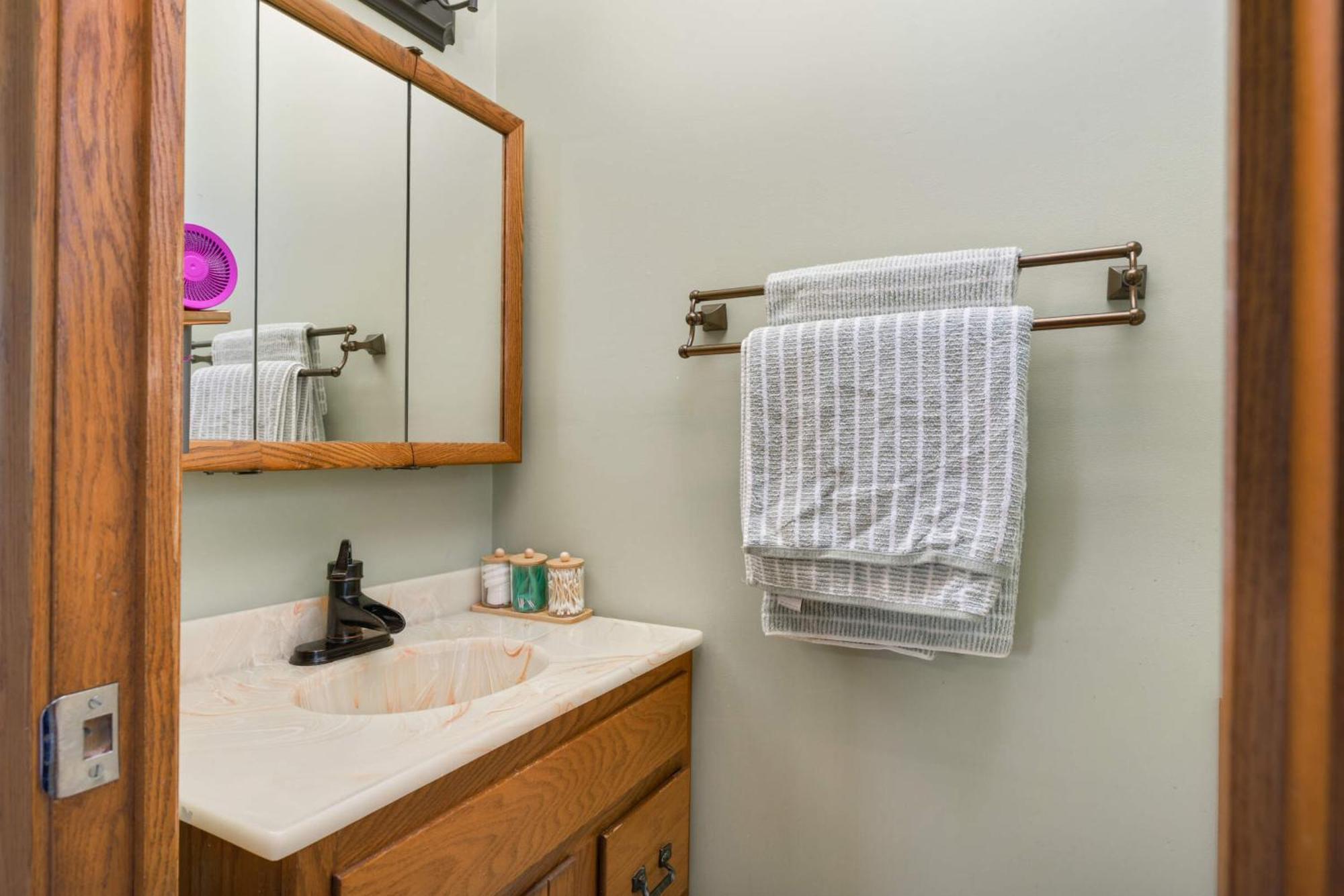 Cottage Grove Haven, Spacious 4-Bed, 3 Baths Retreat Luaran gambar